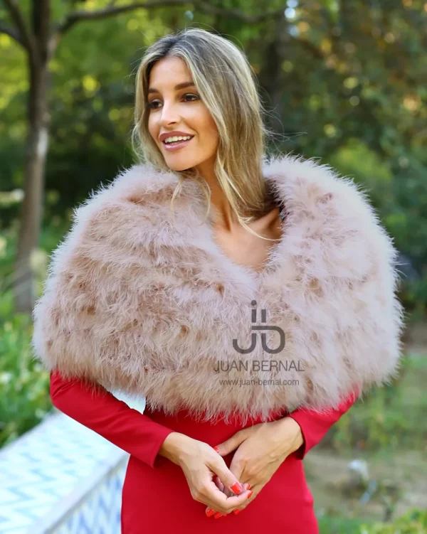 Juan Bernal Estolas^Estola plumas beige